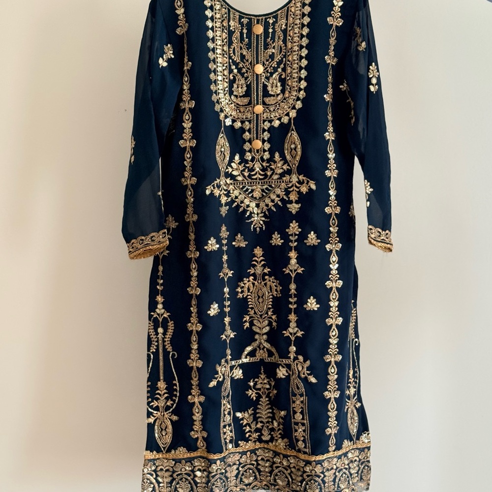 Elegant Emerald and Gold Embroidered Kurta and Pant